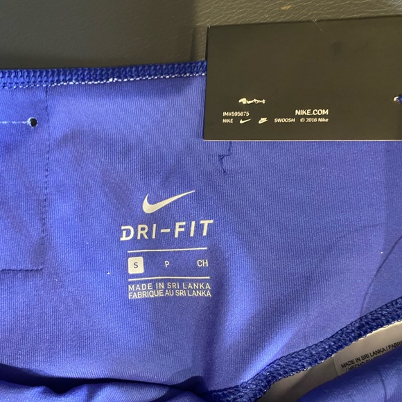 Nike Capris size sm. NWT - Picture 3 of 5